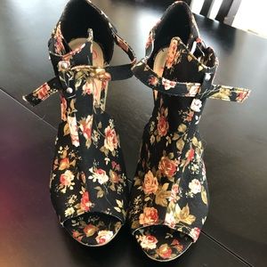Floral wedge
